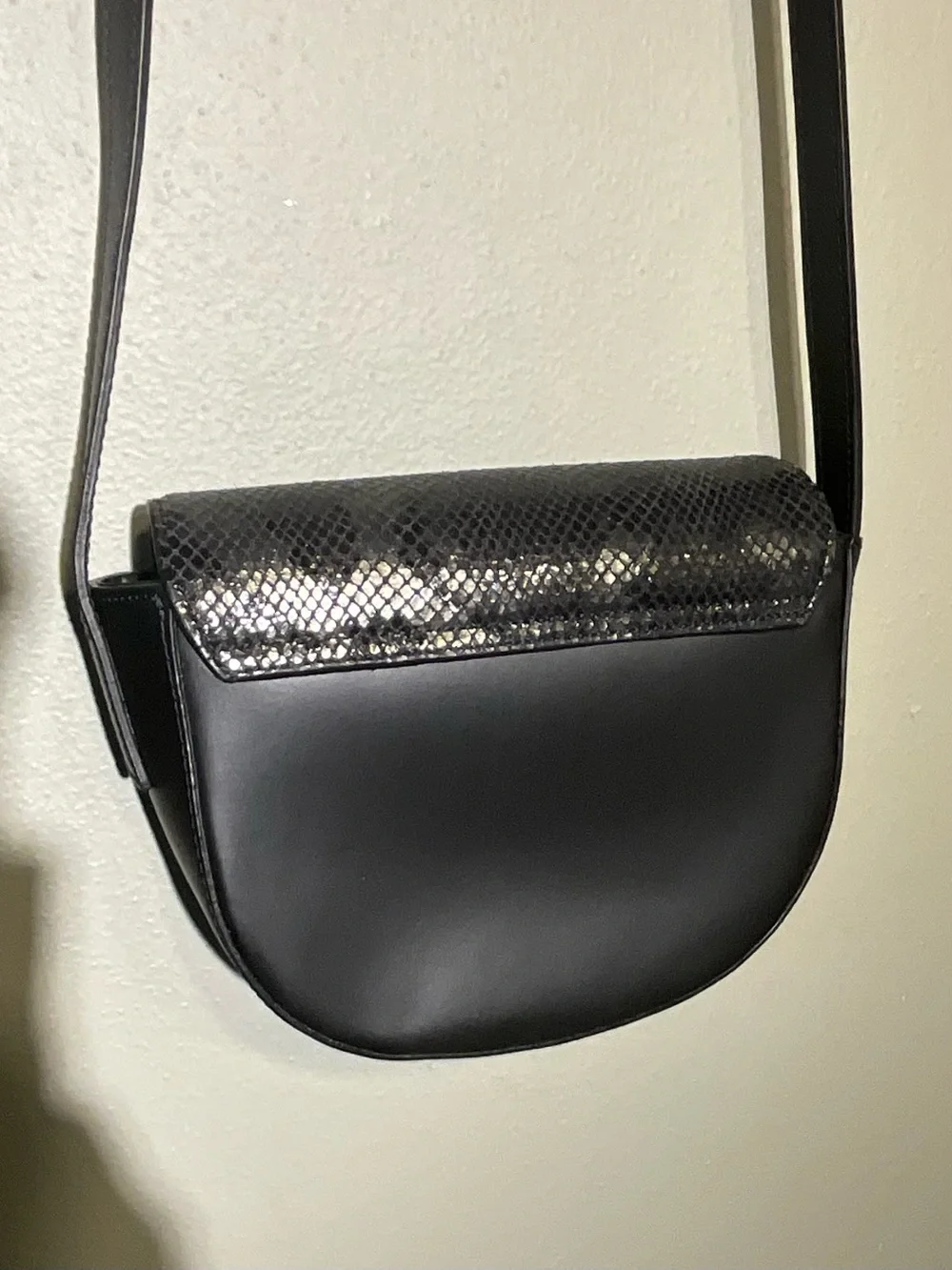 N/A stylish black